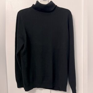 Neiman Marcus 100% Cashmere Turtleneck